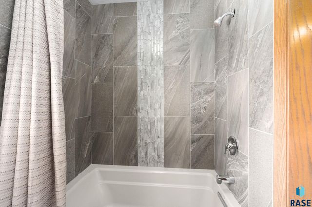4005 S Thunderbird Trl Trail, Sioux Falls, SD 57103