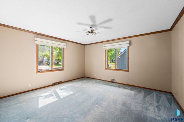 4005 S Thunderbird Trl Trail, Sioux Falls, SD 57103