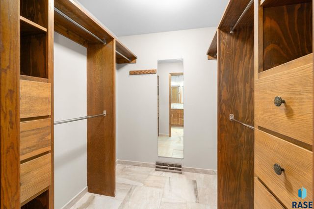 4005 S Thunderbird Trl Trail, Sioux Falls, SD 57103