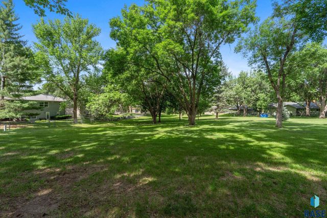 4005 S Thunderbird Trl Trail, Sioux Falls, SD 57103
