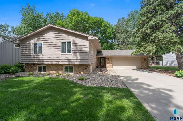 4005 S Thunderbird Trl Trail, Sioux Falls, SD 57103