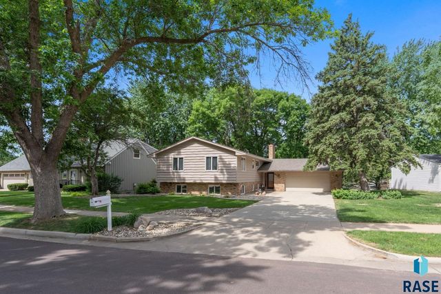 4005 S Thunderbird Trl Trail, Sioux Falls, SD 57103