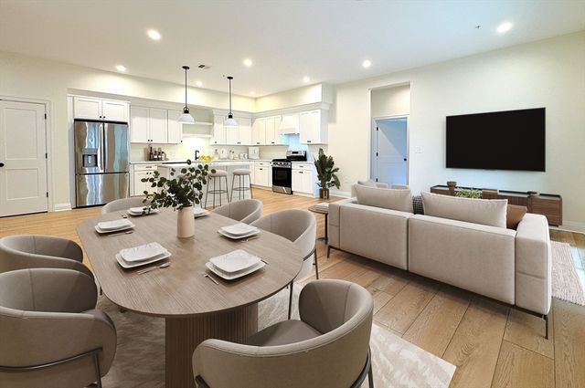 90 E Central St 105, Franklin, MA 02038