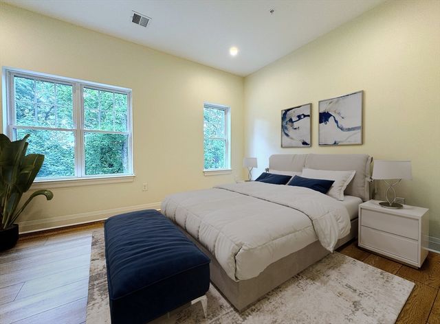 90 E Central St 105, Franklin, MA 02038