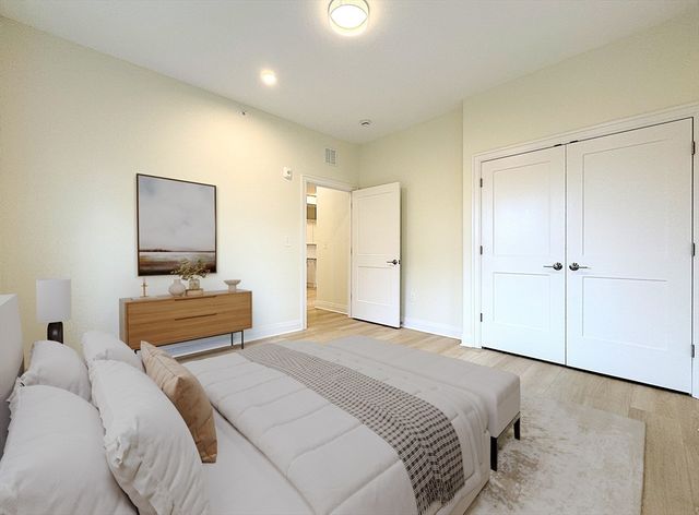 90 E Central St 105, Franklin, MA 02038