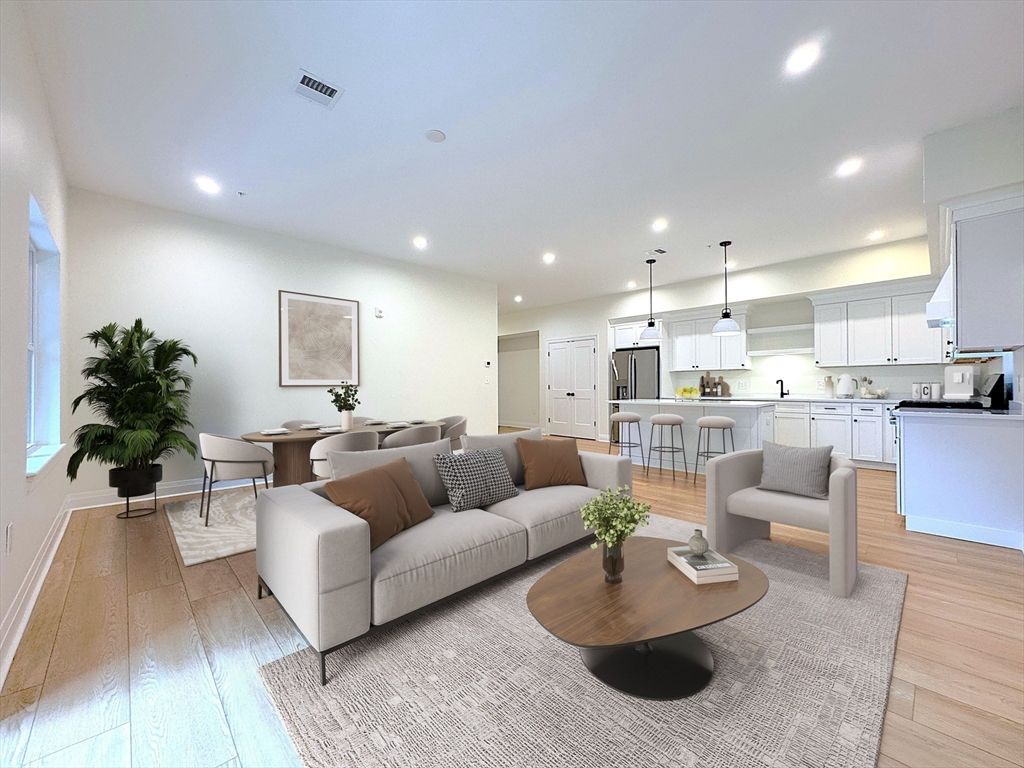 90 E Central St 105, Franklin, MA 02038