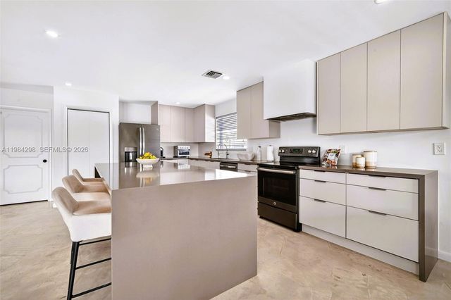 1119 N 46th Ter, Hollywood, FL 33021