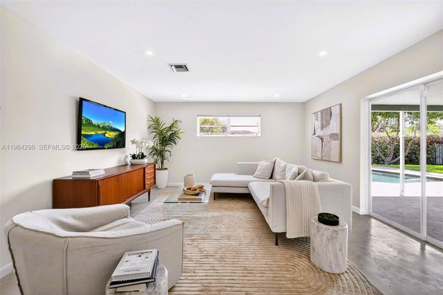 1119 N 46th Ter, Hollywood, FL 33021