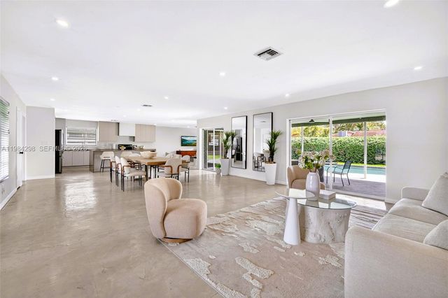 1119 N 46th Ter, Hollywood, FL 33021