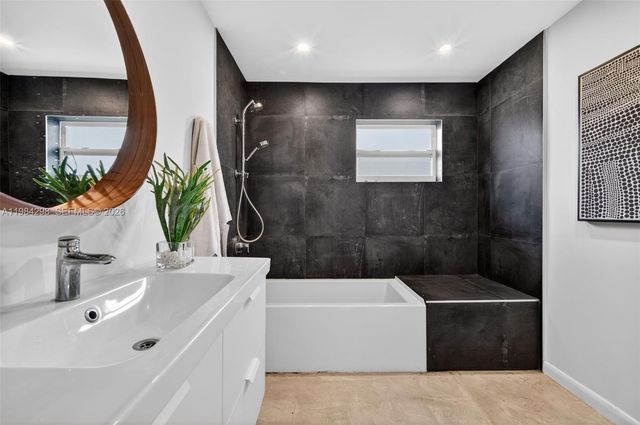 1119 N 46th Ter, Hollywood, FL 33021