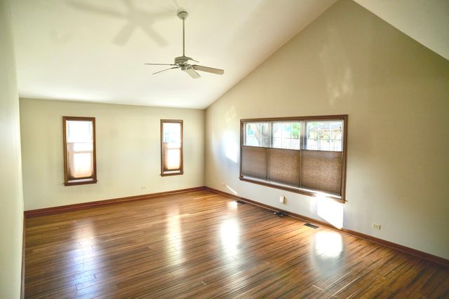 784 Medford Drive, South Elgin, IL 60177