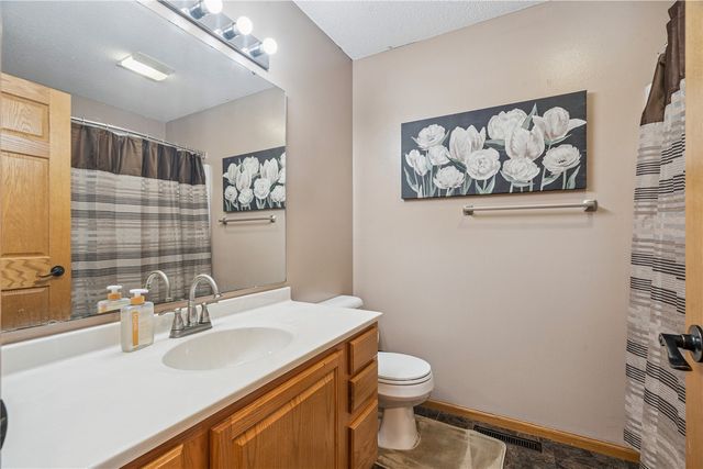 1370 48th St, Marion, IA 52302