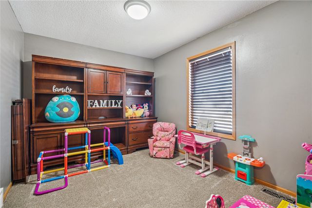 1370 48th St, Marion, IA 52302