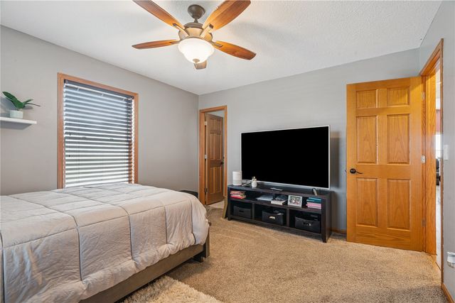 1370 48th St, Marion, IA 52302