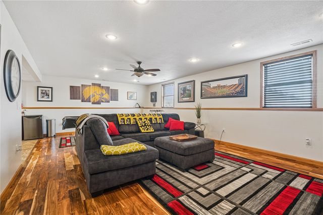 1370 48th St, Marion, IA 52302