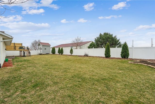 1370 48th St, Marion, IA 52302