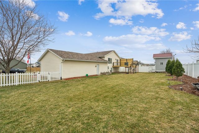 1370 48th St, Marion, IA 52302