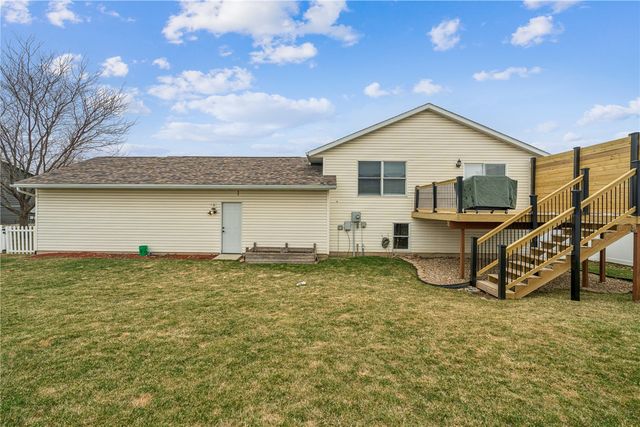 1370 48th St, Marion, IA 52302