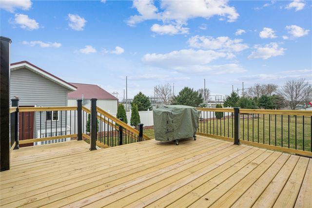 1370 48th St, Marion, IA 52302