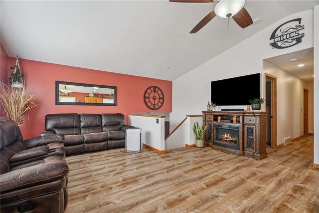 1370 48th St, Marion, IA 52302