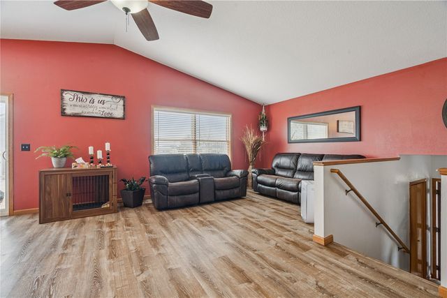 1370 48th St, Marion, IA 52302