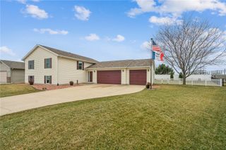 1370 48th St, Marion, IA 52302