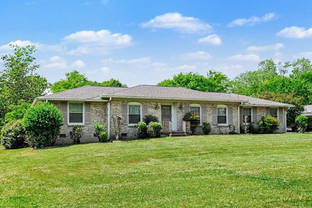 106 Oak Pl, Hendersonville, TN 37075