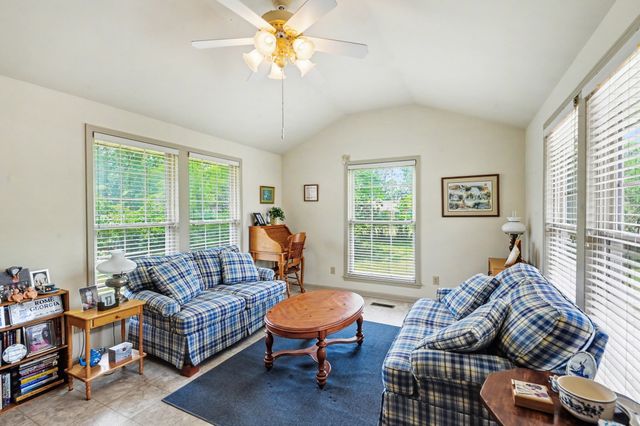 106 Oak Pl, Hendersonville, TN 37075
