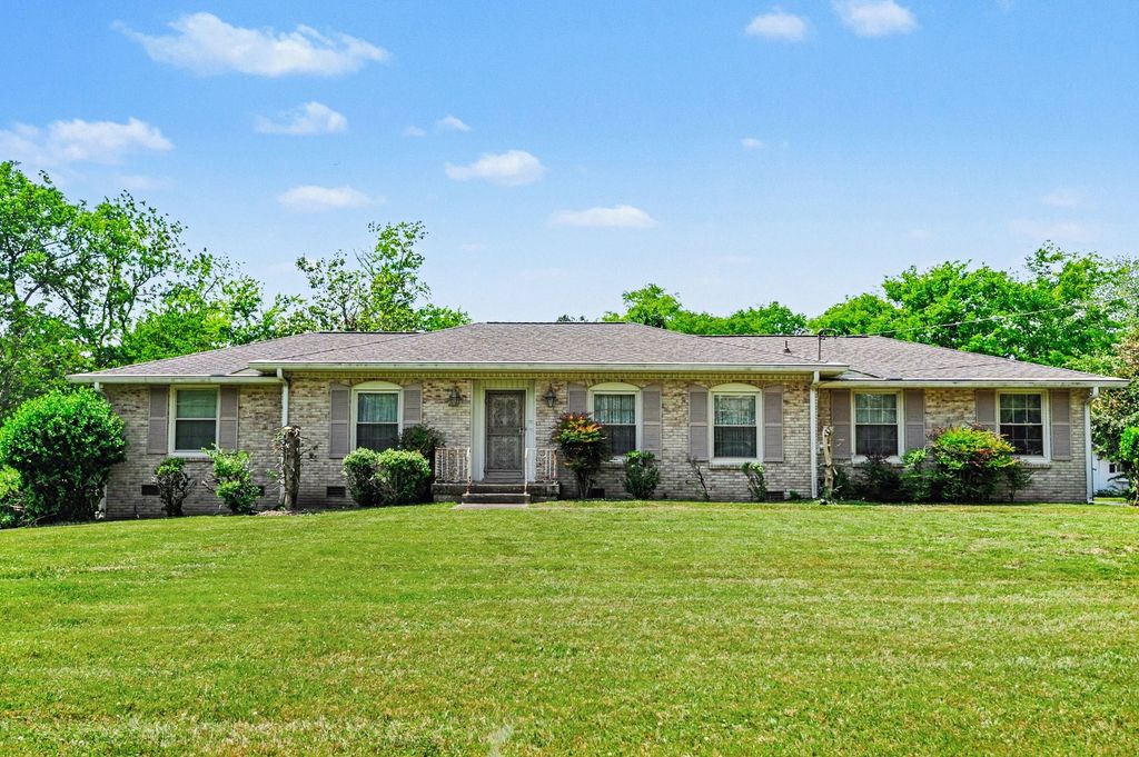 106 Oak Pl, Hendersonville, TN 37075