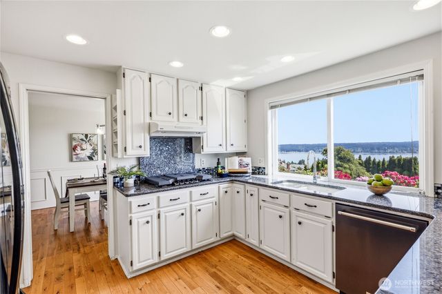 7966 Emery Boulevard NW, Silverdale, WA 98383