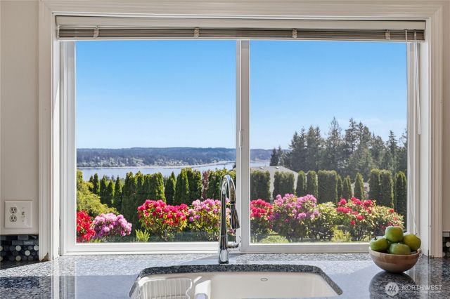 7966 Emery Boulevard NW, Silverdale, WA 98383