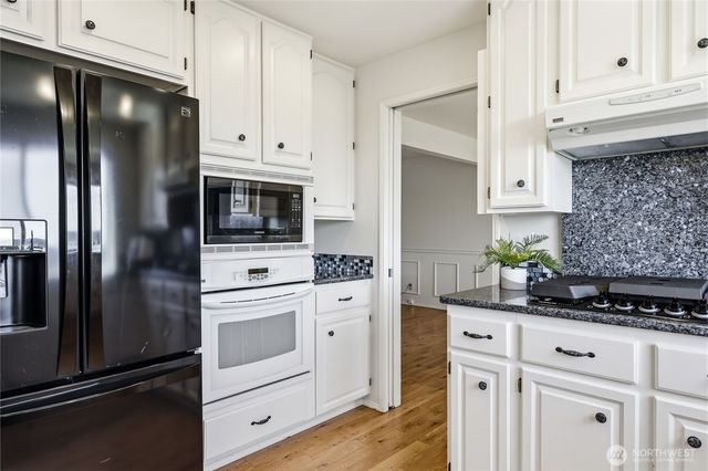 7966 Emery Boulevard NW, Silverdale, WA 98383