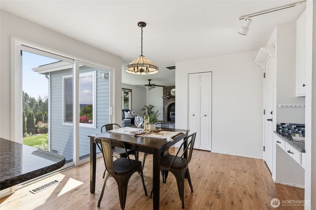 7966 Emery Boulevard NW, Silverdale, WA 98383