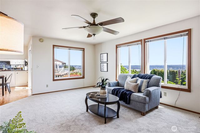 7966 Emery Boulevard NW, Silverdale, WA 98383