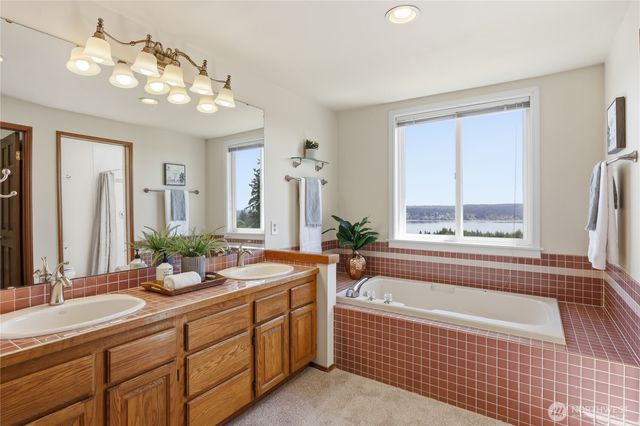 7966 Emery Boulevard NW, Silverdale, WA 98383