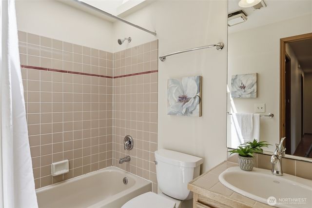 7966 Emery Boulevard NW, Silverdale, WA 98383