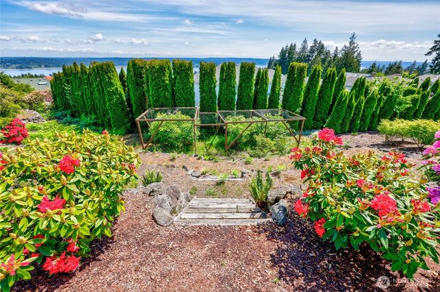 7966 Emery Boulevard NW, Silverdale, WA 98383