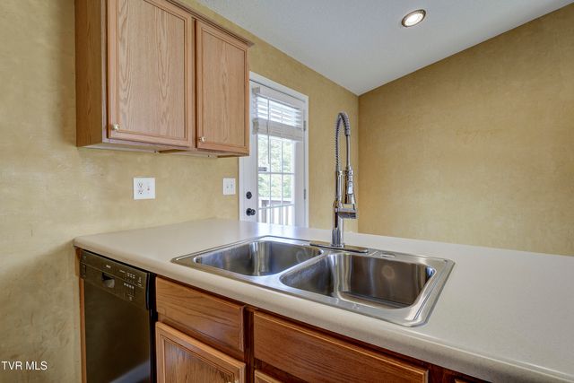 185 Thelma Hannabas Lane, Jonesborough, TN 37659