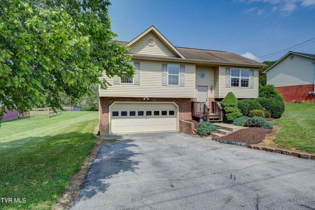 185 Thelma Hannabas Lane, Jonesborough, TN 37659