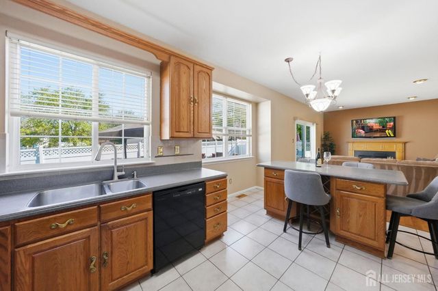 42 Hinton Street, Sayreville, NJ 08872