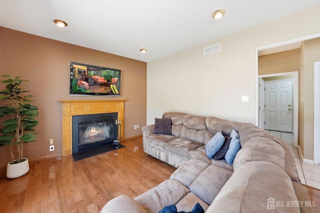 42 Hinton Street, Sayreville, NJ 08872
