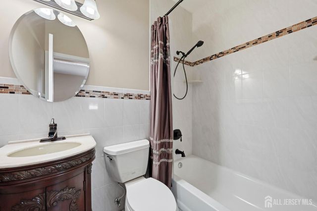 42 Hinton Street, Sayreville, NJ 08872