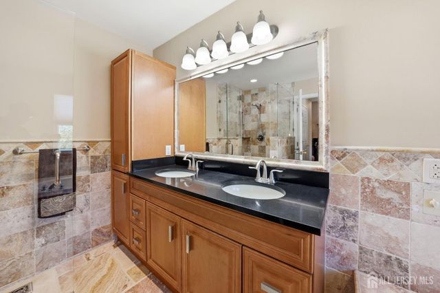 42 Hinton Street, Sayreville, NJ 08872