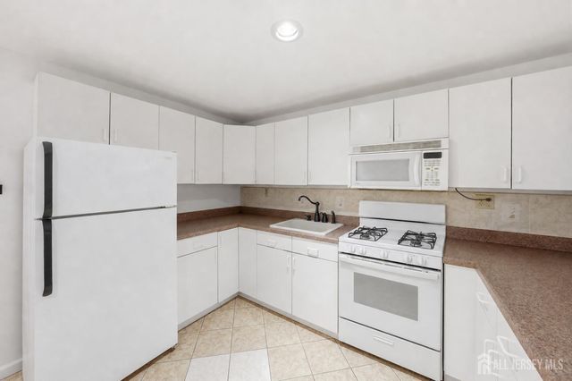 42 Hinton Street, Sayreville, NJ 08872