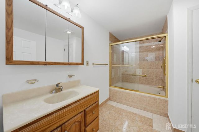 42 Hinton Street, Sayreville, NJ 08872