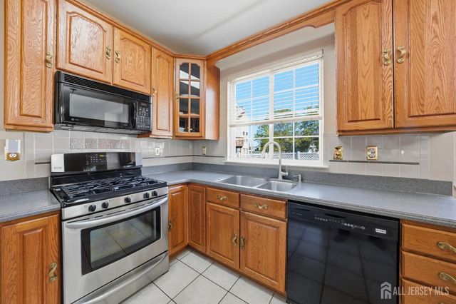 42 Hinton Street, Sayreville, NJ 08872