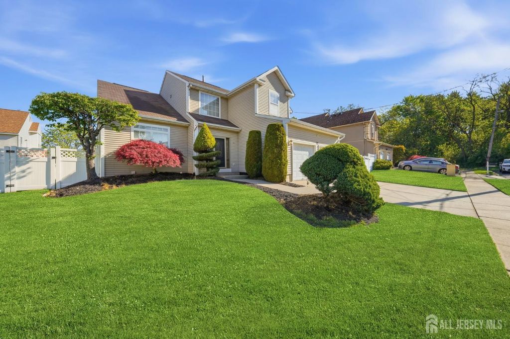 42 Hinton Street, Sayreville, NJ 08872