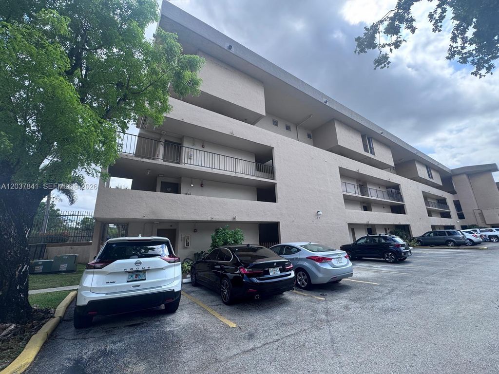 820 NW 87th Avenue 201, Miami, FL 33172