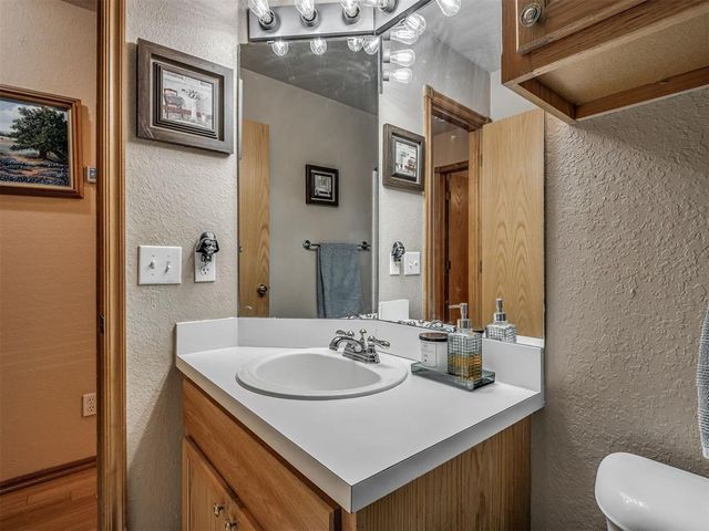 1713 N Shawnee Trail, Choctaw, OK 73020