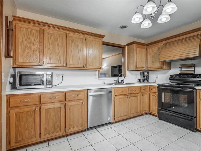 1713 N Shawnee Trail, Choctaw, OK 73020
